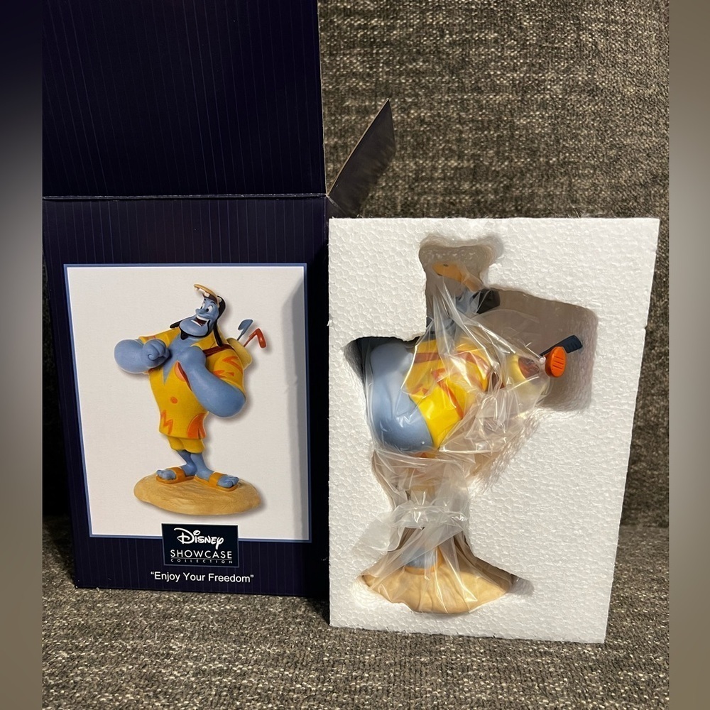 NWT Disney Showcase 2017 Aladdin Genie With Golf Clubs “Enjoy Your Freedom”